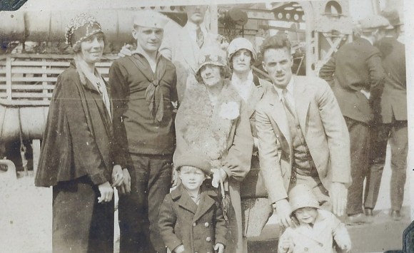 Helen Smith Frost, Arthur Smith, Gladys and Melvin Drake, Arthur Frost and Evelyn Drake in the front.