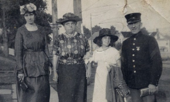 Mae Frost Hotchkiss, Susan Odell Frost, Dorothy Hotchkiss and Fred Frost